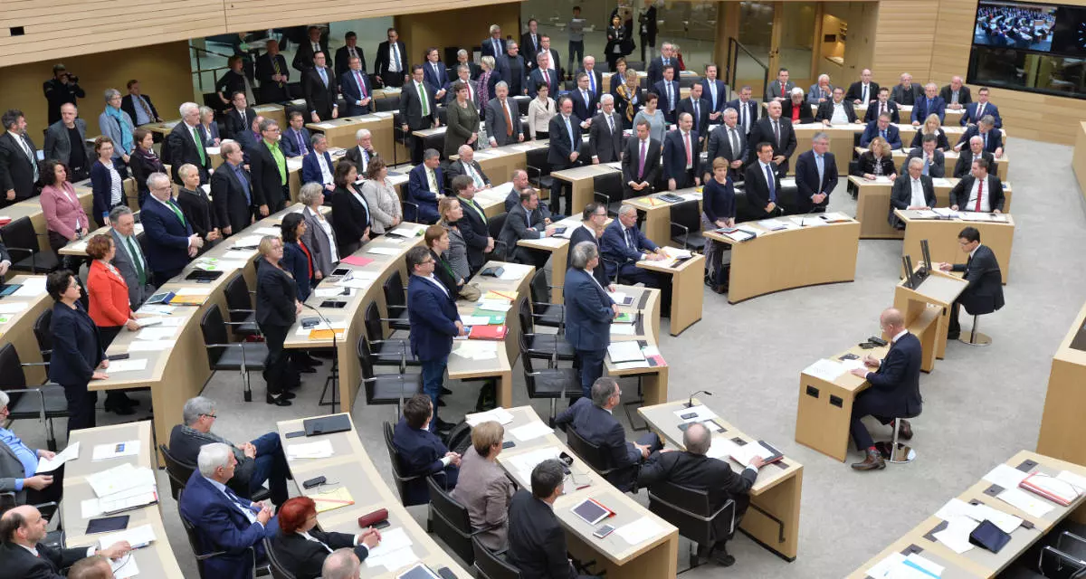 Vorlage Titelbilder 1200x640 Blick in den Plenarsaal des baden-württembergischen Landtags.