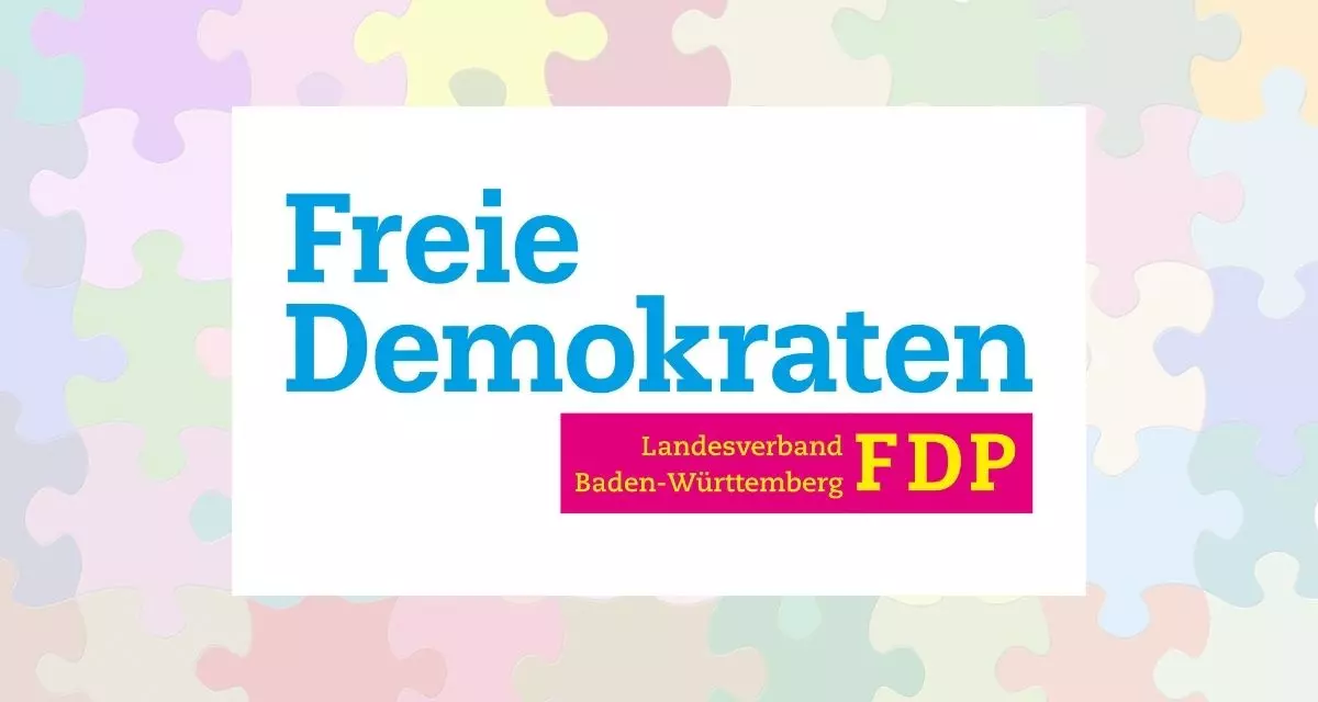 Logo der FDP Baden-Württemberg vor dem Hintergrund bunter Puzzleteile.